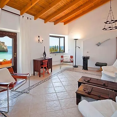 Sleeps 4 Air Con Wifi
