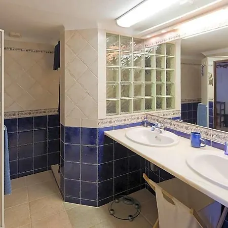 Sleeps 4 Air Con Wifi Villa
