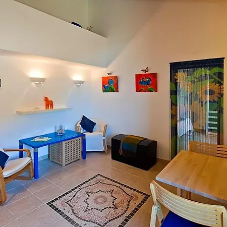 Sleeps 4 Air Con Wifi